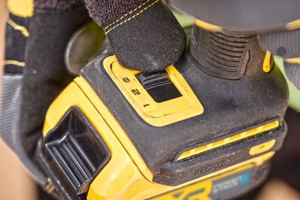 Zakrętarka udarowa Dewalt DCF870N