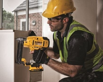 Akumulatorowy zszywacz DCN681N DeWalt