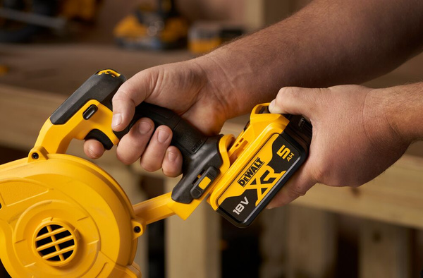 Dmuchawa Dewalt DCV100