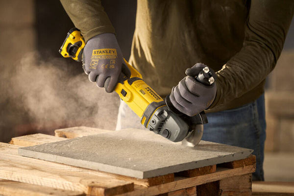 Szlifierka kątowa Stanley Fatmax SFMCG300B