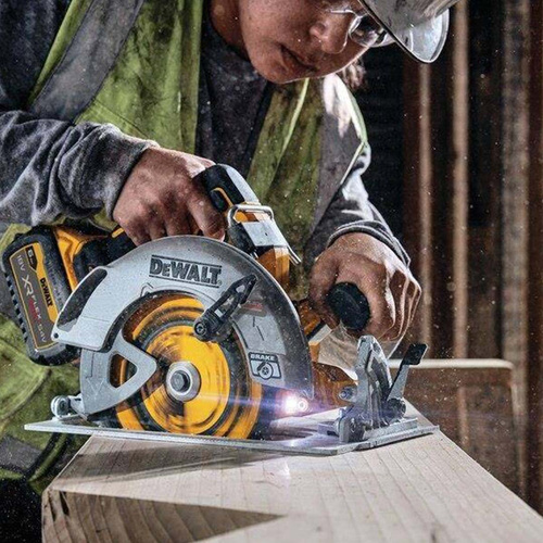 Pilarka tarczowa Dewalt DCS573T1