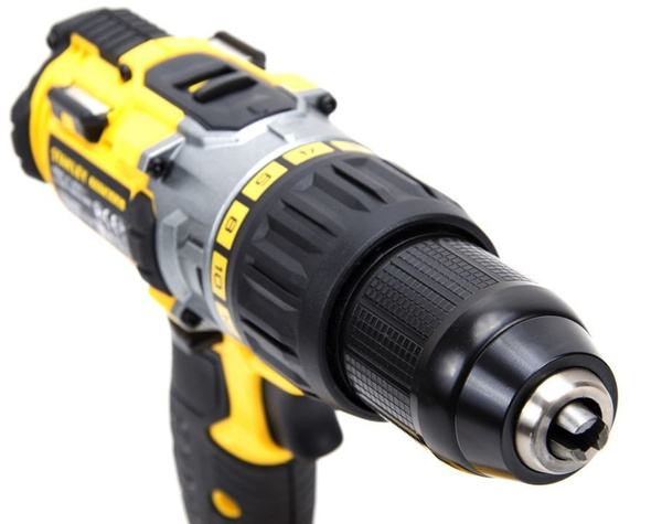 Akumulatorowa wiertarko-wkrętarka z udarem + zestaw akcesoriów 50 szt. Stanley Fatmax FMCK625D2F