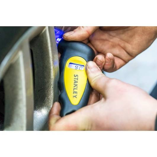 Miernik ciśnienia w oponach Stanley cyfrowy