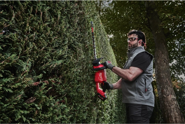 Nożyce do żywopłotu akumulatorowe Milwaukee M18 FHET60-0