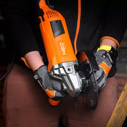 Szlifierka kątowa NEO Tools 04-715