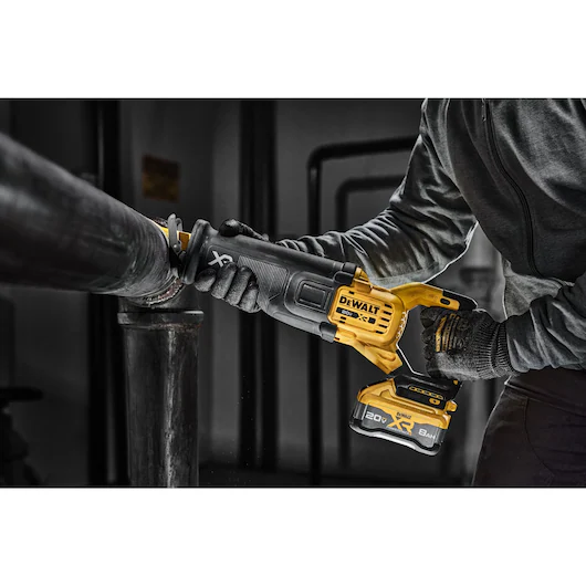 Pilarka szablasta Dewalt DCS384N
