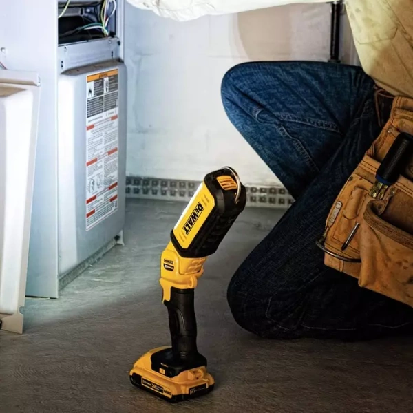 Latarka DeWalt DCL050