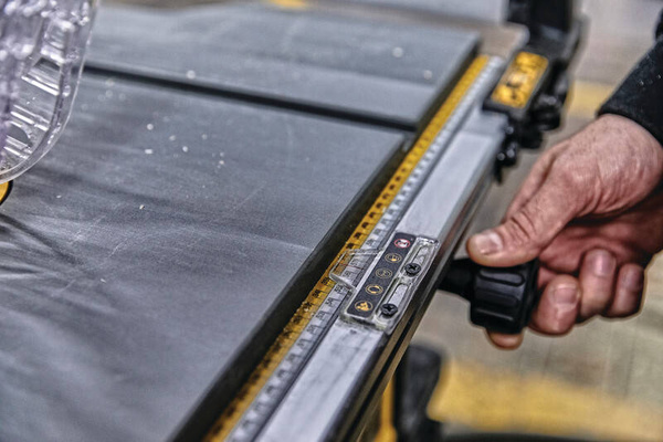Pilarka stołowa DeWalt DWE7492