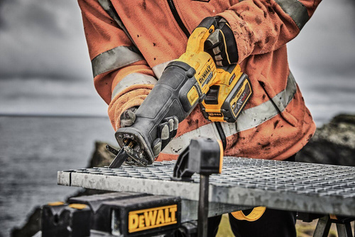 Pilarka szablasta Dewalt DCS389X2