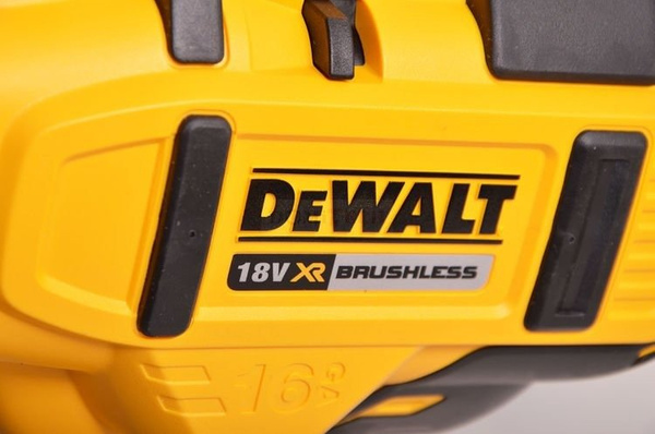 Gwoździarka Dewalt DCN660D2