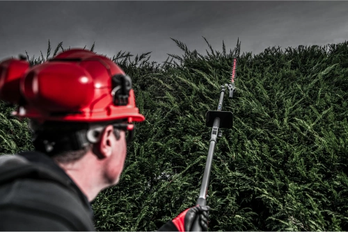 Nożyce do żywopłotu Milwaukee M18 FOPH-HTA przystawka QUIK-LOK