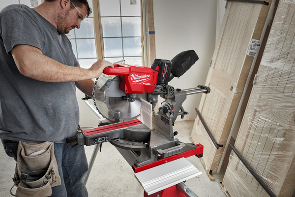 Ukośnica Milwaukee M18 FMS305-0