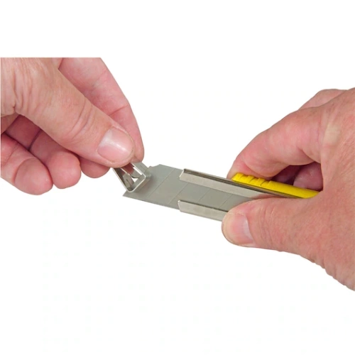 Nóż z dodatkowym ręcznym mechanizmem blokującym 8-10-421 Stanley Fatmax