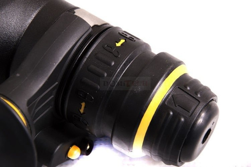 Młotowiertarka udrowa sds plus DeWalt D25144K z wymiennym uchwytem