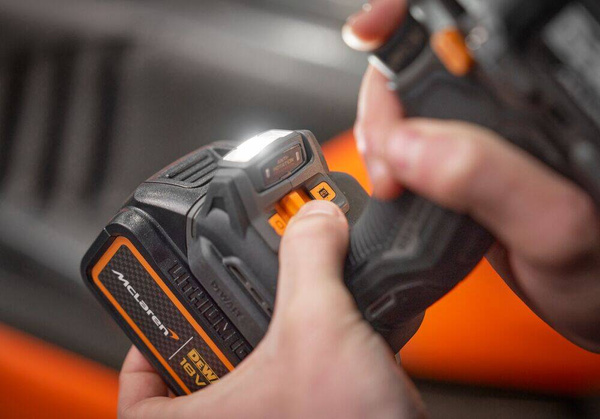 Zestaw elektronarzędzi Dewalt DCK200MP2T