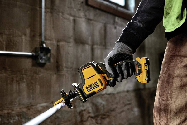 Pilarka szablasta DeWALT DCS312N