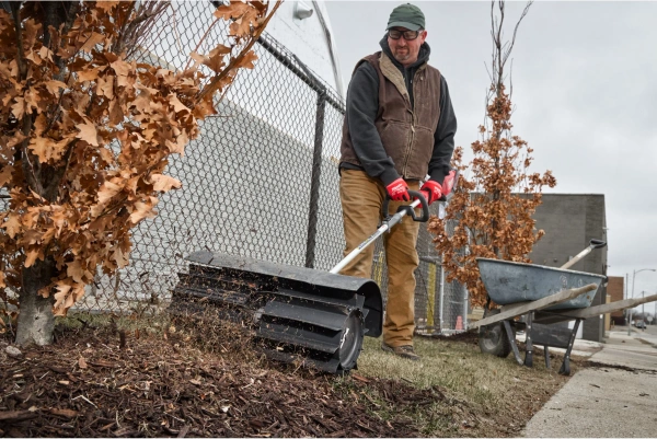 Szczotka gumowa z osłoną Milwaukee M18 FOPH-RBA przystawka QUIK-LOK