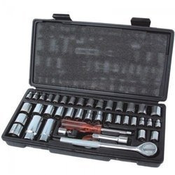 Zestaw kluczy nasadowych Dedra 1611