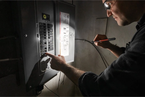 Latarka z wbudowanym akumulatorem Milwaukee IR PL250