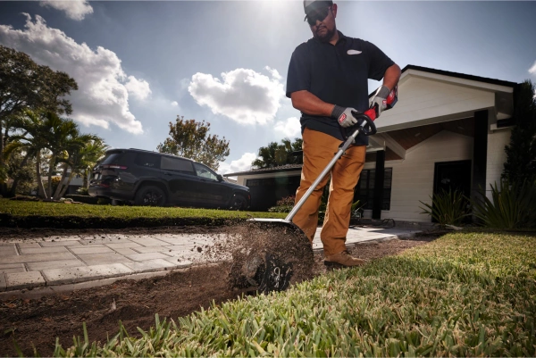 Kultywator Milwaukee M18 FOPH-CA przystawka QUIK-LOK