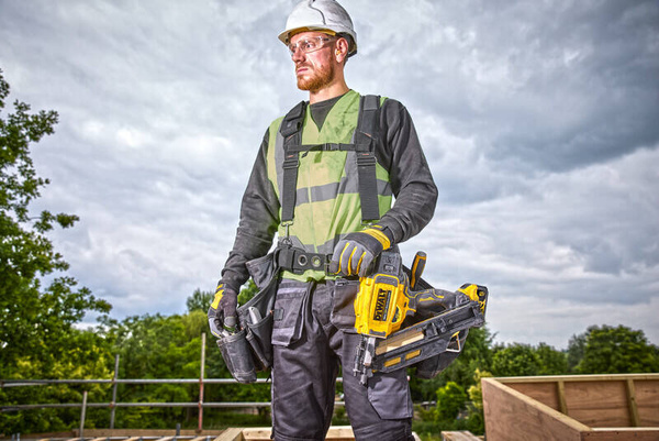 Gwoździarka Dewalt DCN930P2