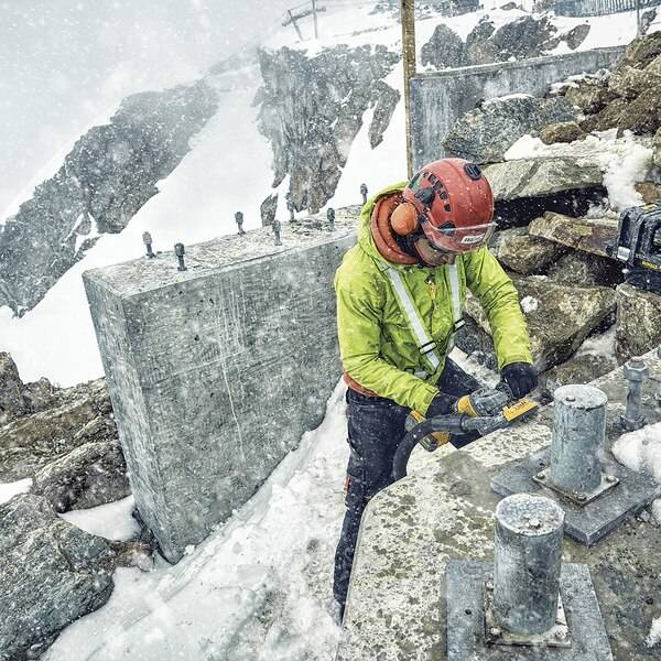 Szlifierka kątowa Dewalt DCG418X2