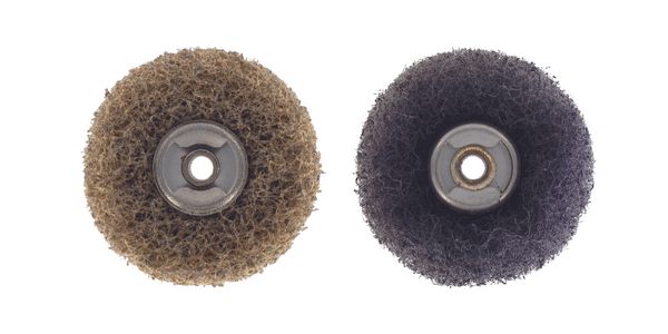 Tarcze ścierne do wykańczania powierzchni, ziarnistość 180 i 280 Dremel 2615S511JA