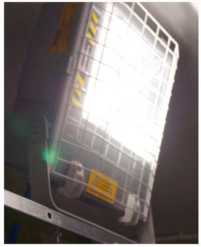 Naświetlacz metahalogenowy z przewodem LLM250 EX PARTNERSITE