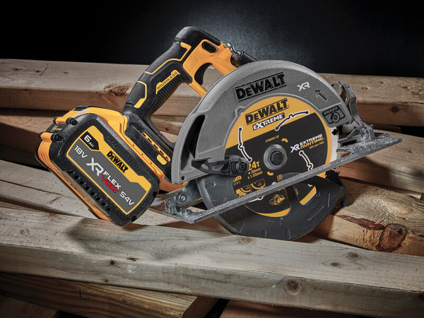 Pilarka tarczowa Dewalt DCS573NT