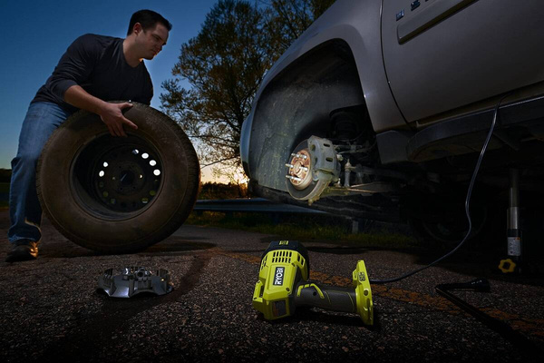 Latarka LED - szperacz Ryobi R18SPL-0