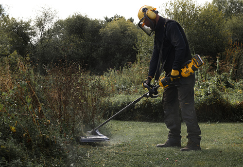 Przystawka DeWALT DCMASST1N-XJ do koszenia trawy