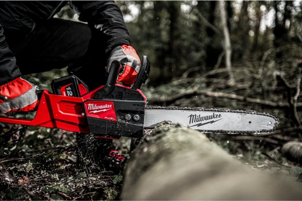 Pilarka łańcuchowa akumulatorowa Milwaukee M18 FCHS-122