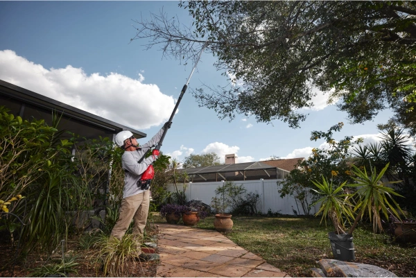 Sekator teleskopowy do gałęzi Milwaukee M18 BLTS-551