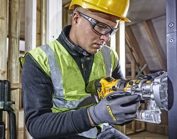 Frezarka Dewalt DCW604NT