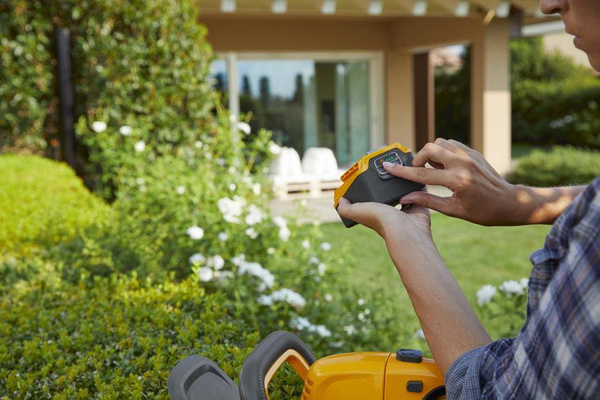 Nożyce do żywopłotu Stiga HT 100e 2.0 Ah