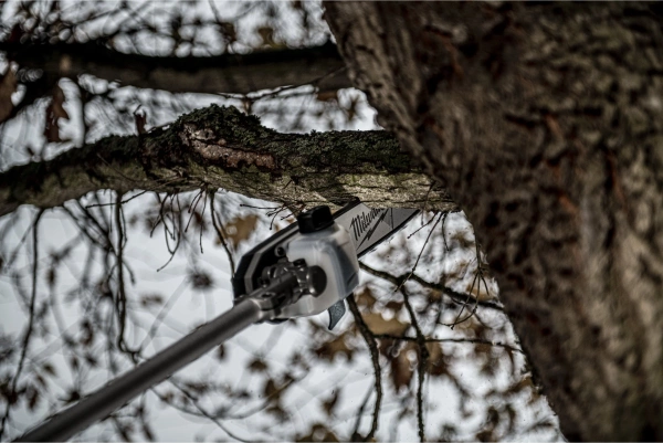 Pilarka łańcuchowa do gałęzi Milwaukee M18 FOPH-CSA przystawka QUIK-LOK