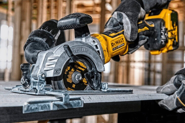 Pilarka tarczowa Dewalt DCS571NT