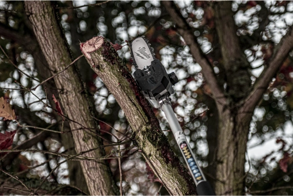 Pilarka łańcuchowa do gałęzi Milwaukee M18 FOPH-CSA przystawka QUIK-LOK