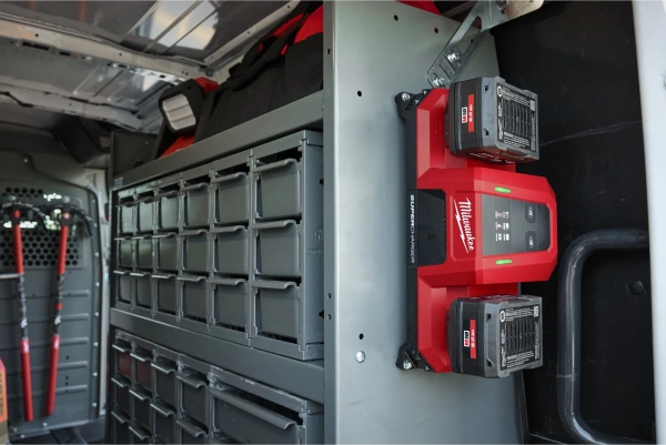 Podwójna ładowarka Milwaukee M18 MDBSC