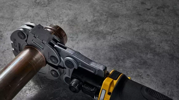 Zaciskarka do rur Dewalt DCE210D2K