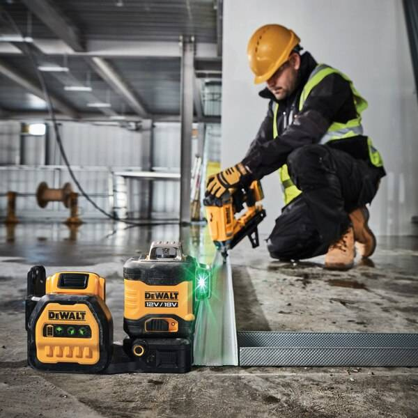 Laser wieloliniowy 3X360 zielony 12/18V XR DeWALT DCE089D1G18-QW + akumulator 2.0Ah