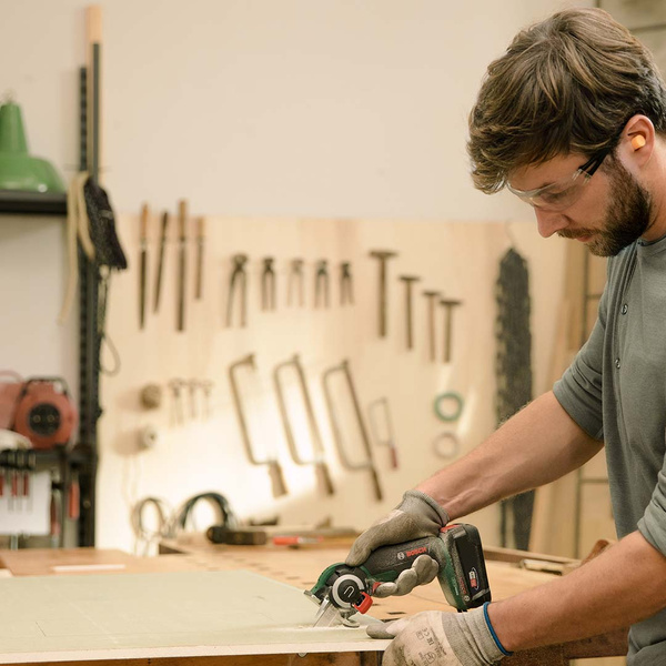 Mini piła łańcuchowa Bosch AdvancedCut 18 (06033D5100)