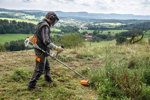 Kosa spalinowa Stihl FS 235 z głowica żyłkowa AC C26-2, trójząb 250-3