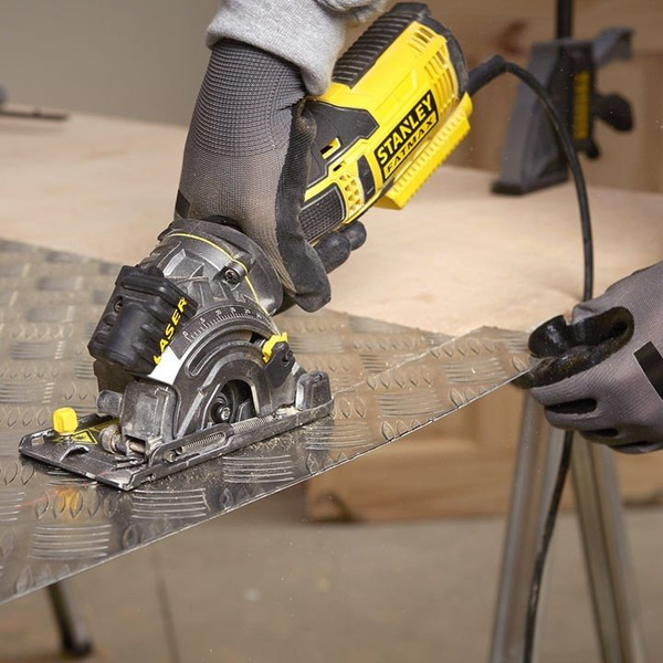 Pilarka tarczowa Stanley Fatmax FME380K