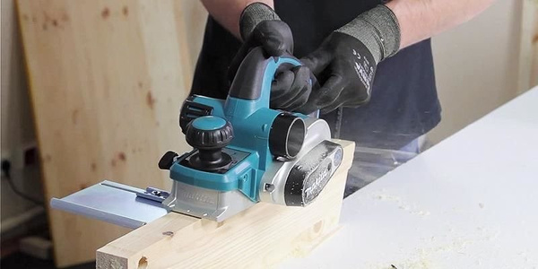Strug Makita DKP180Z