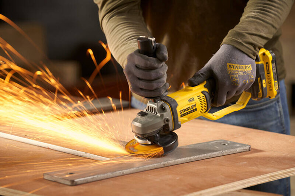 Szlifierka kątowa Stanley Fatmax SFMCG300B