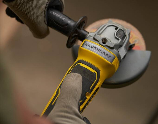 Szlifierka kątowa Stanley Fatmax SFMCG700B