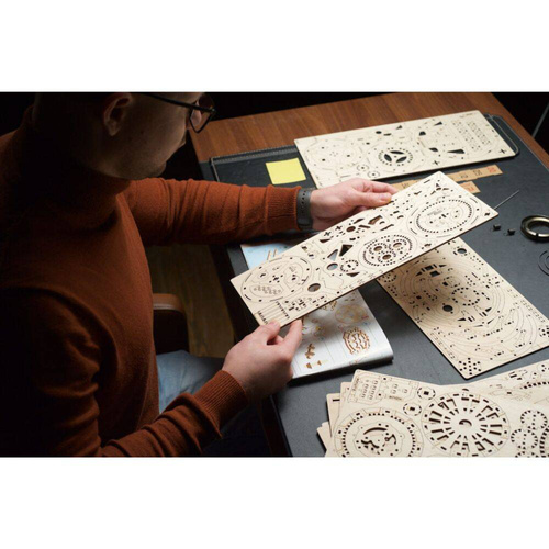 Zegar stołowy z tourbillonem Sky Watcher UGEARS 70162