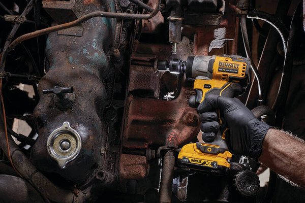 Klucz udarowy Dewalt DCF902D2