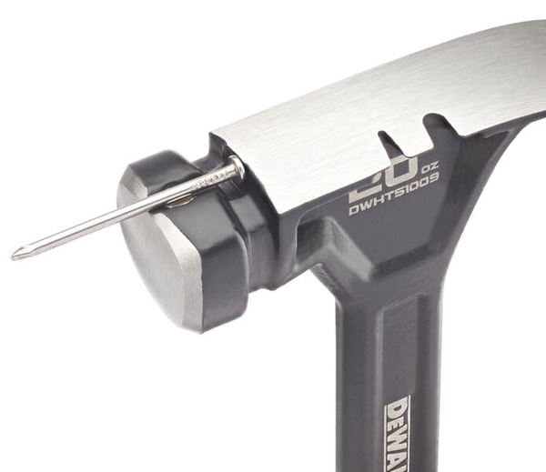 Młotek stalowy DeWALT DWHT51009-0 o masie główki 567g